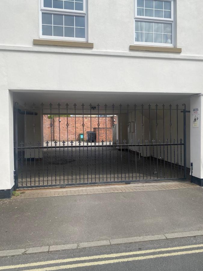 York Centre 2 Bedroom Renovated Flat, 8 Escrick Street Eksteriør billede